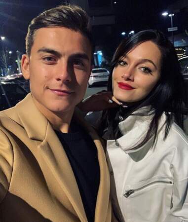 Selfie de couple pour le footballeur Paulo Dybala et Oriana Sabatini. 