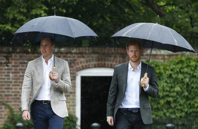 William et Harry ont ensuite visité le jardin de Kensington conçu en souvenir de Diana