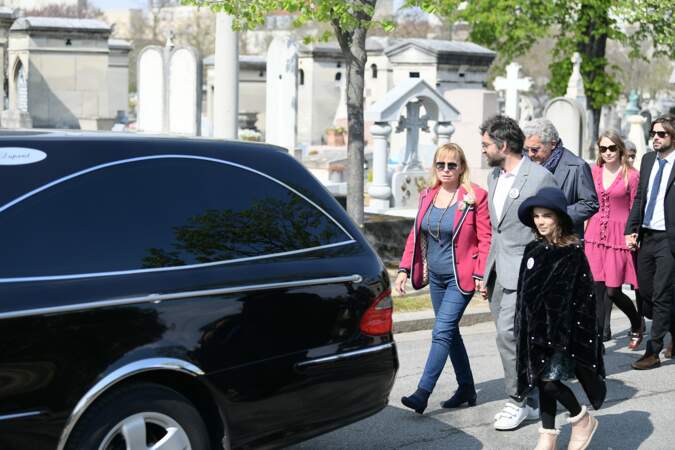 Rosalie Varda, Mathieu Demy et sa fille, suivent le cercueil de leur mère