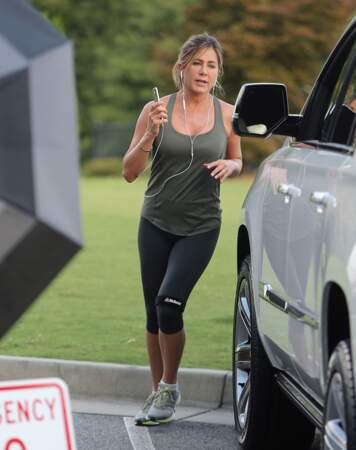 Jennifer Aniston en plein jogging pour Happy Mother's day