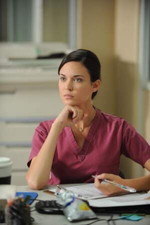 Jessica Adams est une jeune médecin qui travaille dans la prison où House est détenu au début de la saison 8