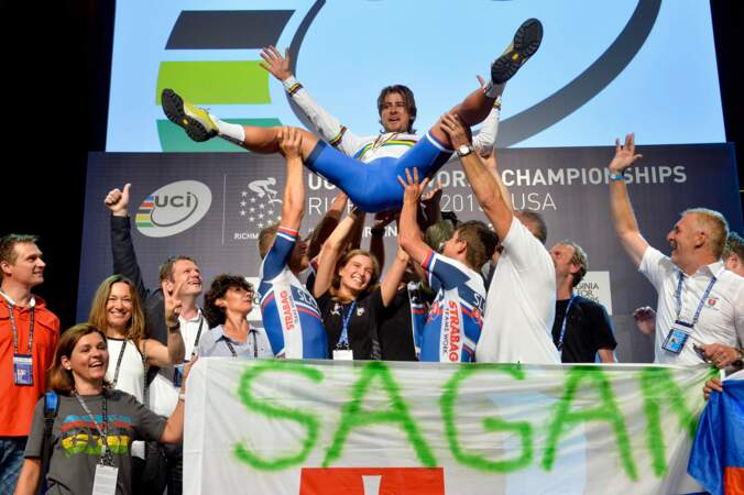 27 septembre, On est tous complètement dingue de Peter Sagan, même ses adversaires ! Quel beau champion du monde !