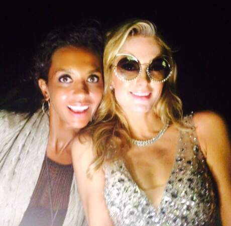 On termine avec cette rencontre improbable : Karine Lemarchand et Paris Hilton... à Ibiza ! 