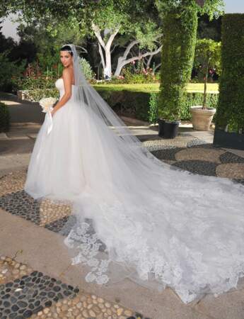 Kim Kardashian sait montrer ses atouts, comme dans cette robe pour ses noces avec Kris Humphries en 2011