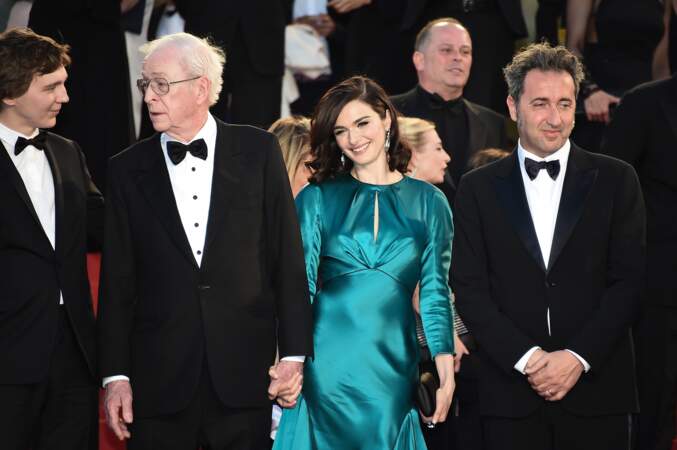 Aux côtés de Paul Dano, Michael Caine et Paolo Sorrentino, Rachel Weisz porte une robe verte