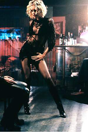 Le plus musclé : l'ex-top Rebecca Rominj excite la jalousie d'Antonio Banderas dans Femme fatale. Ça va faire mal !