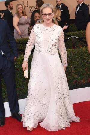 Un peu plus blanche, cette robe donnait un look plus princesse à Meryl Streep lors des Screen Actors Guild Awards