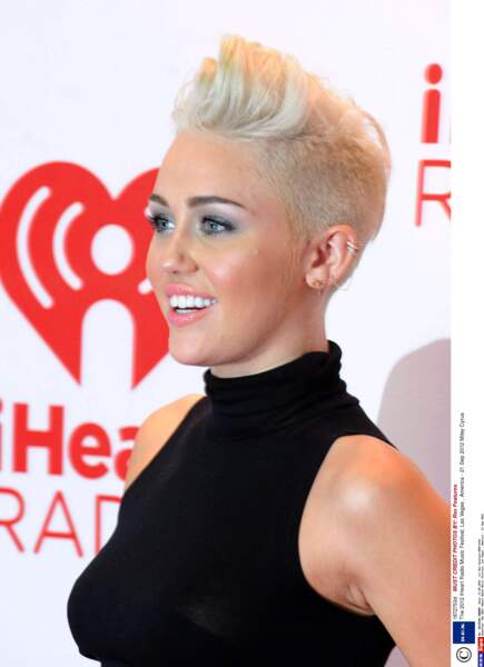 Miley Cyrus avait presque caché le sien dans une coupe courte.