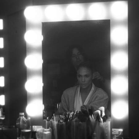 Jennifer Lopez joue les stars au maquillage