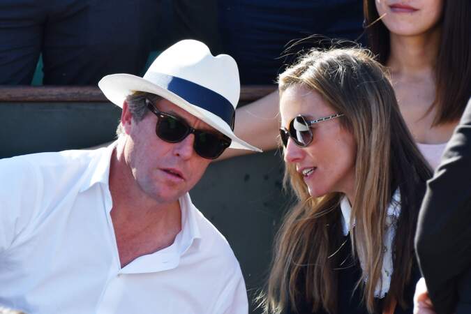 Hugh Grant et son épouse Anna Eberstein se sont invités à Roland Garros