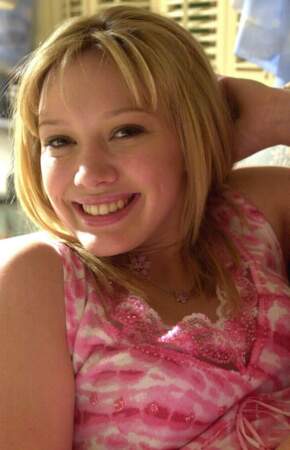 Hilary Duff, la nouvelle starlette Disney du début des années 2000 sachant chanter et jouer la comédie.