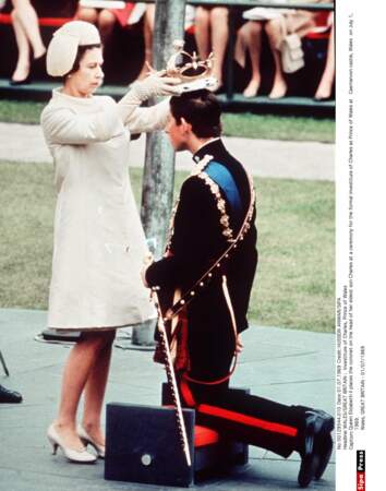 Le 1er juillet 1969, Charles est intronisé officiellement héritier de la couronne et fait prince de Galles