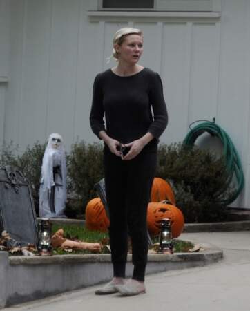 Kirsten Dunst devant sa maison à Los Angeles