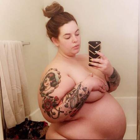 Et la top-model Tess Holliday se prend nue en selfie pour dévoiler son baby-bump ! 