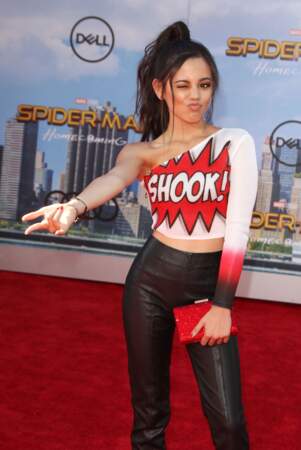 La jeune actrice de séries, Jenna Ortega, très Spider-Girl