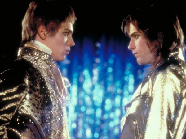 Velvet Goldmine (1998) ou le parcours d'une star du glam-rock (Jonathan Rhys-Meyers) en pleine révolution sexuelle