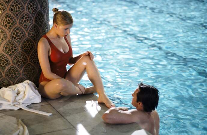 Scarlett Johansson et son une-pièce rouge face à Hugh Jackman dans Scoop