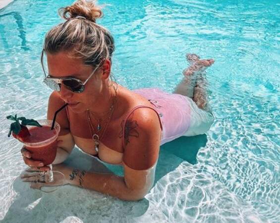 Notre rêve : siroter des cocktails dans une piscine comme Aurélie Van Daelen...