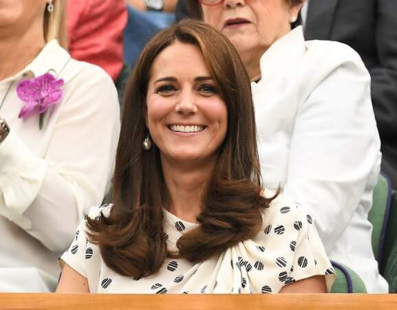 Kate Middleton, tout sourire, avait opté pour une simple robe imprimée