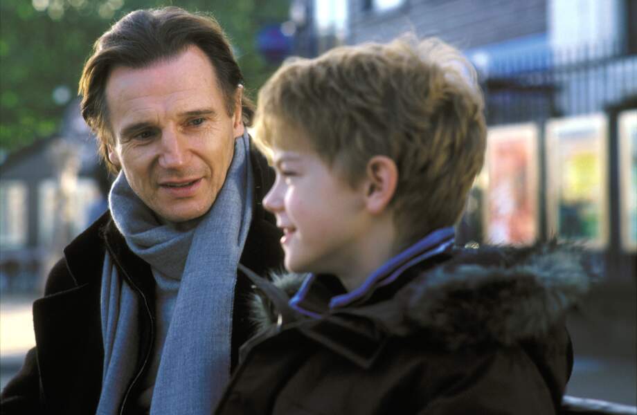 Liam Neeson joue le veuf qui s'occupe de son jeune fils, Sam.