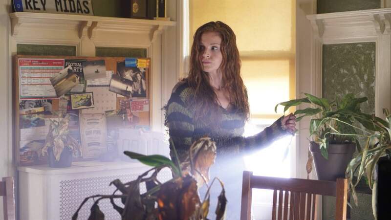 Pour la troisième saison, Maggie Geha succède à Clare Foley dans le rôle d'Ivy Pepper, la future Poison Ivy