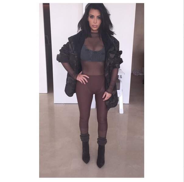Tenue très "flashdance" pour Kim Kardashian