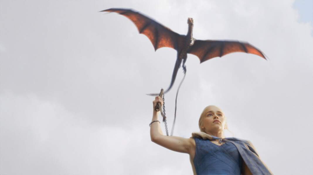 Daenerys, célèbre mère des dragons dans la série Game of Thrones parviendra-t-elle à maitriser ses "enfants" ?