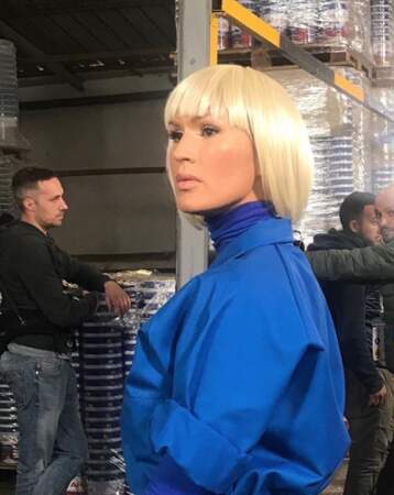 Vitaa s'essaye au blond platine sur le tournage de son nouveau clip. 