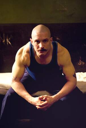 Tom Hardy a gagné de la masse musculaire pour incarner le détenu le plus dangereux d'Angleterre dans Bronson (2008)