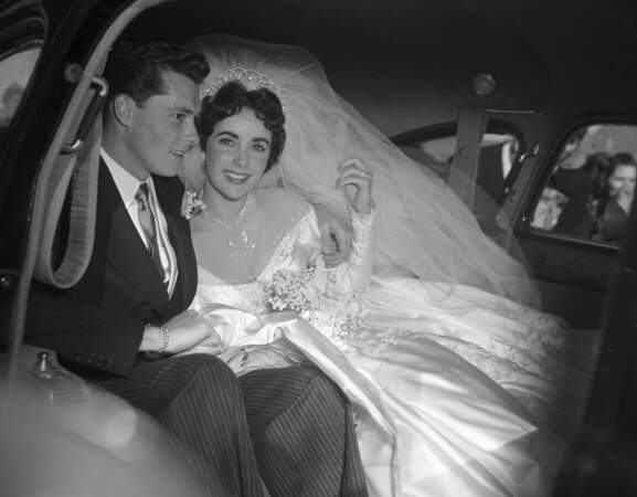 9 mois : Elizabeth Taylor, épouse un des héritiers des hotels Hilton, Conrad "Nickie" Hilton Jr., le 06 mai 1950.