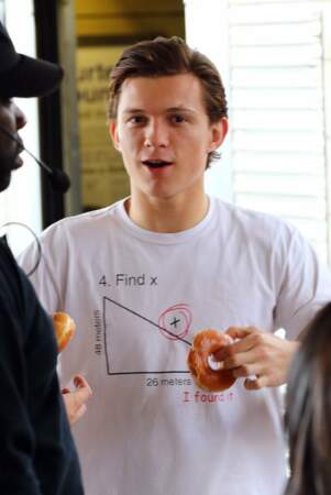 Tom Holland les donuts il adore ça !