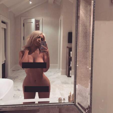 Quand Kim Kardashian n'a rien à porter... elle se met nue ! 