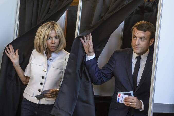 Très synchro avec Emmanuel Macron, le 11 juin, lors du premier tour des élections législatives