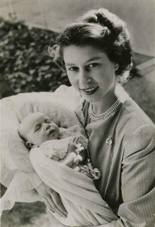 Après Charles en novembre 1948, Elizabeth accueille Anne, son unique fille, en août 1950