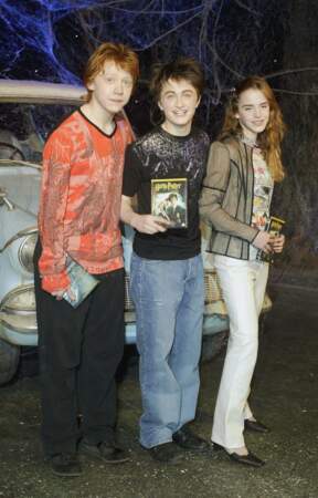 Ici, il pose avec ses deux complices, Rupert Grint et Emma Watson