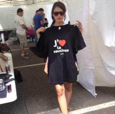 "J'aime la saucisse" : Oui, Joyce Jonathan aime les t-shirts à message