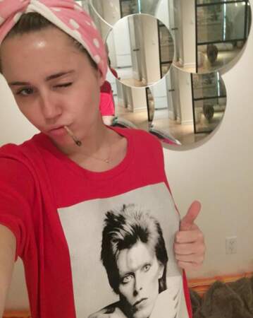 Miley Cyrus est une rebelle, comme Bowie... mais la fumée ça pique les yeux ! 