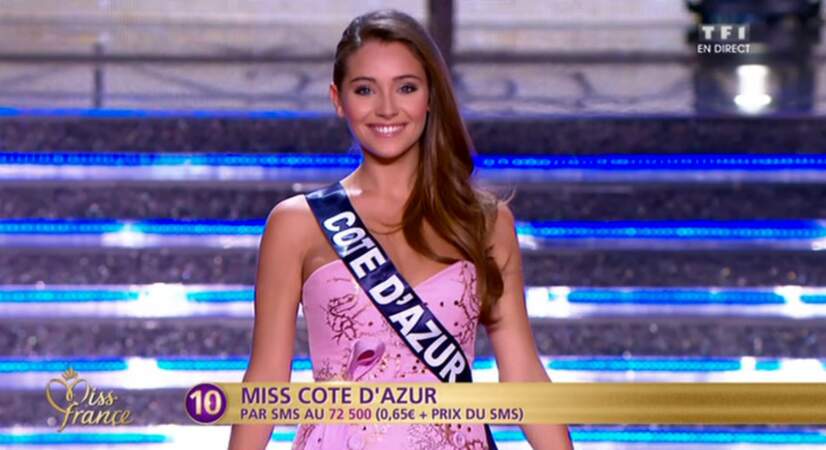 Devant le jury du concours Miss France 2015, elle n'a pas perdu le sourire !