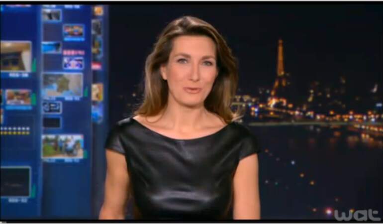 Sexy en cuir, Anne-Claire Coudray ose tout ! 