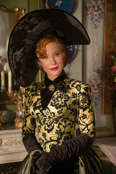Cate Blanchett incarne Lady Tremaine dans le film Cendrillon