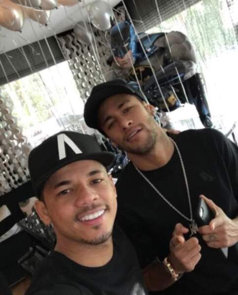 Jo Amancio est tellement proche de Neymar qu'il est considéré comme son "frère" adoptif