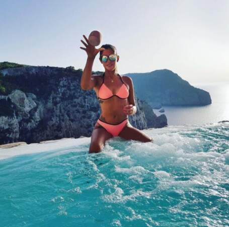 Au début du mois de juillet, c'était Coralie Porrovecchio qui passait du bon temps à Ibiza