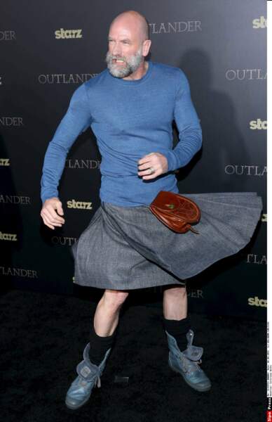 Le kilt de l'acteur Graham McTavish colle plus à Outlander que au décor du Hobbit, où il jouait le nain Dwalin