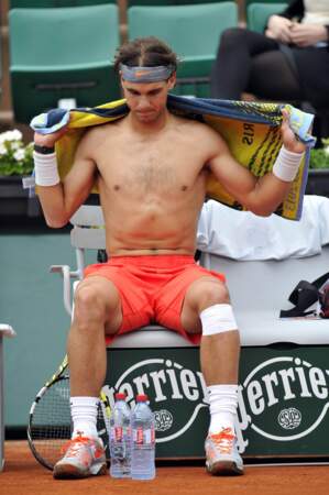 On commence avec un cadeau : Rafael Nadal shirtless ! 