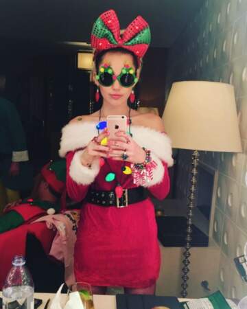 Il fallait oser le déguisement en sapin de Noël, Miley !