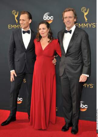 Olivia Colman est bien entourée avec ses partenaires de The Night Manager, Tom Hiddleston et Hugh Laurie