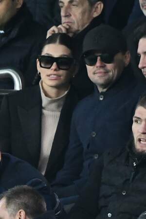 Malgré leurs lunettes noires, impossible de ne pas reconnaître Leonardo DiCaprio et sa compagne Camila Morrone