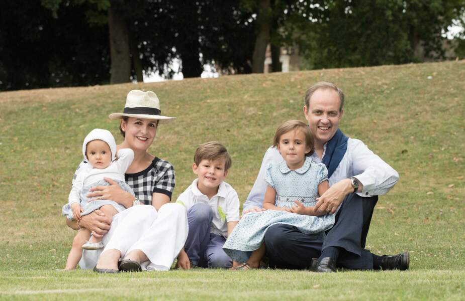 France family. Семья во Франции. Семья французов. Традиционная французская семья. Семейные традиции французов.