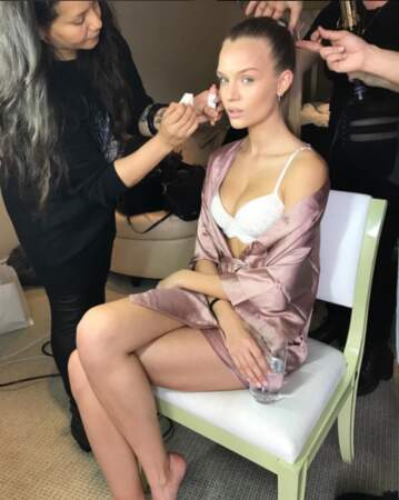 Maquillage sexy pour Joséphine Skriver, l'une des anges de Victoria's Secret
