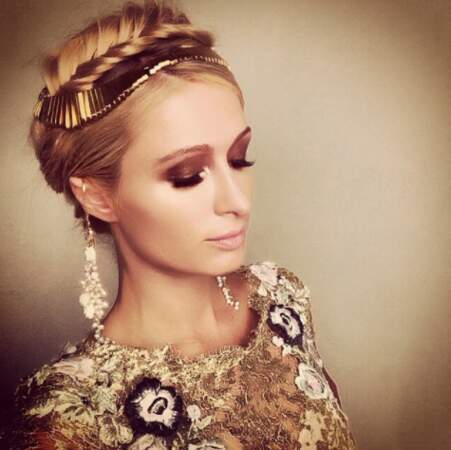 Point mode et beauté : Paris Hilton nous rappelait qu'elle adore le doré. 